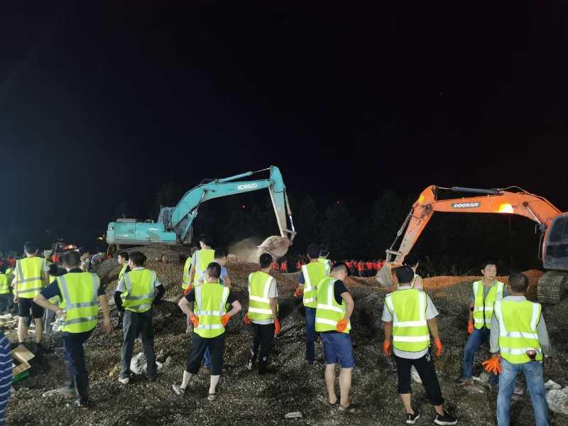 共同抗汛情，彰显企业责任——民建安庆迎江二支部会员企业积极参加抗洪防汛