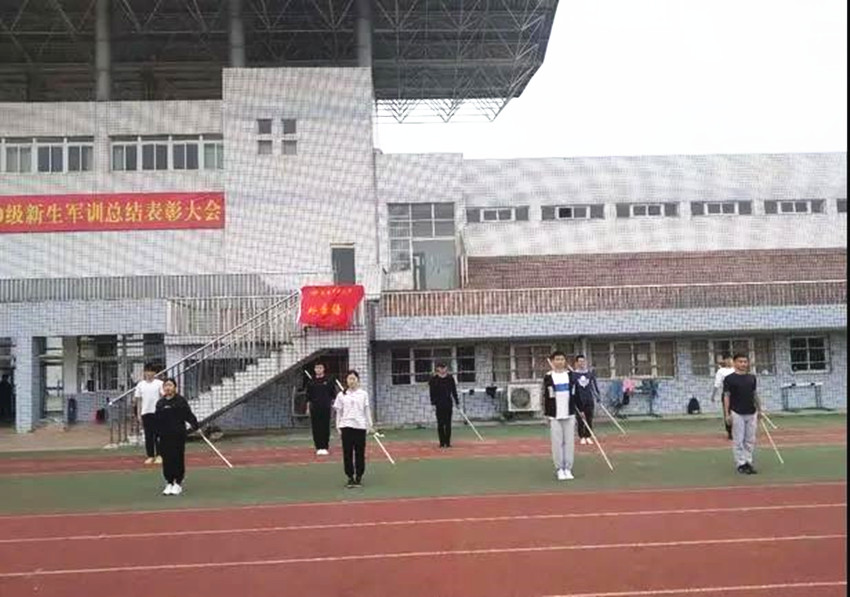 安庆宜秀民建会员谢忠赤亲授怀宁谢家棍，学生乐学非遗文化拳