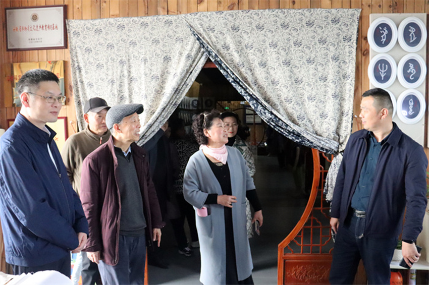 合肥市老年大学来民建会员所属学校考察调研非遗传承与?；すぷ? /> </span> 
</p>
<p class=