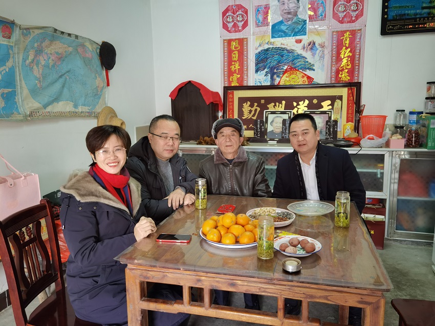 民建宜秀区委一支部春节慰问老会员