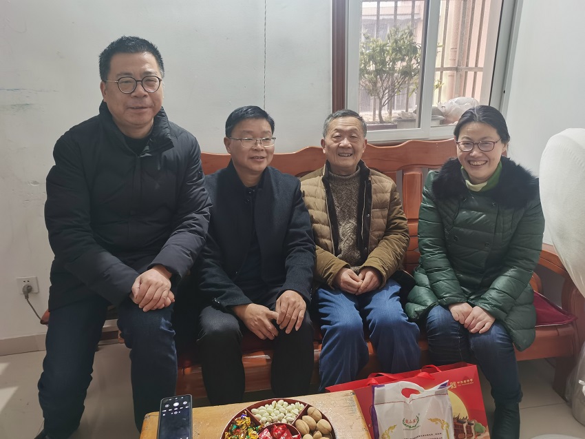 新春慰问老会员，真情关爱暖人心  ——民建迎江区委会开展春节慰问老会员活动